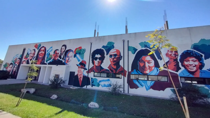 Polémica en La Plata: un nuevo mural equiparó a Lali Espósito y Wos con René Favaloro