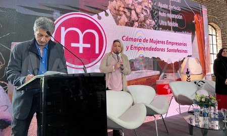 Luis Mino, director y gerente Periodístico y Artístico de AIRE, firmó la adhesión a las WEPs de ONU Mujeres en el encuentro Protagonistas, Capítulo Santa Fe, organizado por Ader y Camees. Luis Mino, director y gerente Periodístico y Artístico de AIRE, firmó la adhesión a las WEPs de ONU Mujeres en el encuentro Protagonistas, Capítulo Santa Fe, organizado por Ader y Camees.