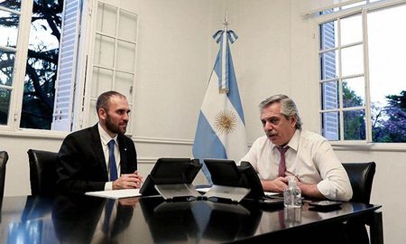 El presidente Alberto Fernández y el ministro de Economía, Martín Guzmán, se reunieron este viernes para analizar el curso de las negociaciones con el Fondo Monetario Internacional (FMI). El presidente Alberto Fernández y el ministro de Economía, Martín Guzmán, se reunieron este viernes para analizar el curso de las negociaciones con el Fondo Monetario Internacional (FMI).