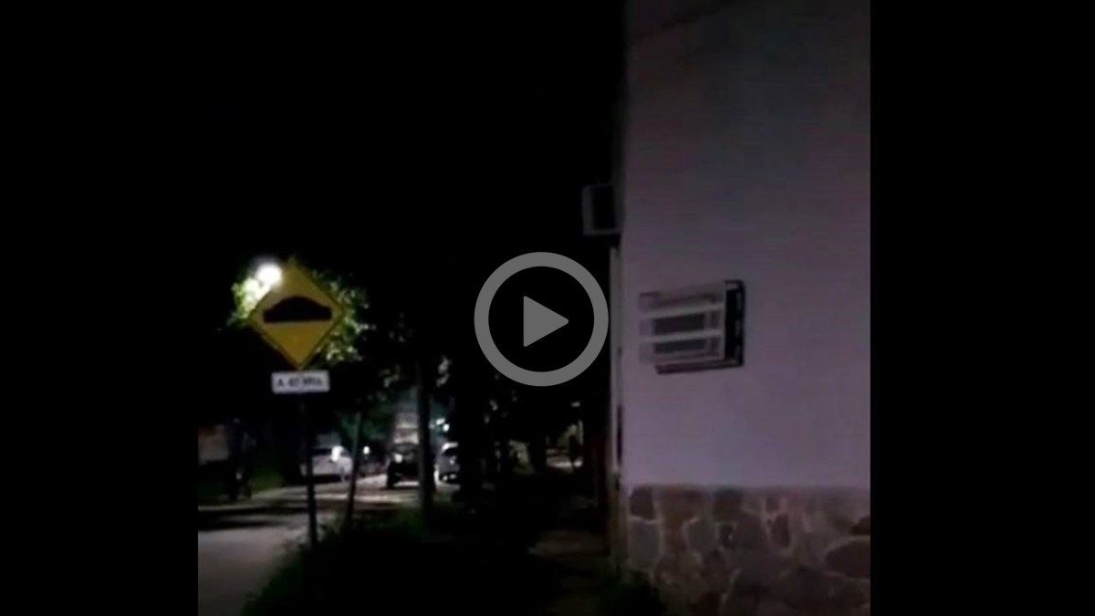 Testigos relataron a AIRE que hubo entre 20 y 30 disparos y que el auto en el que estaban las víctimas terminó como un colador.