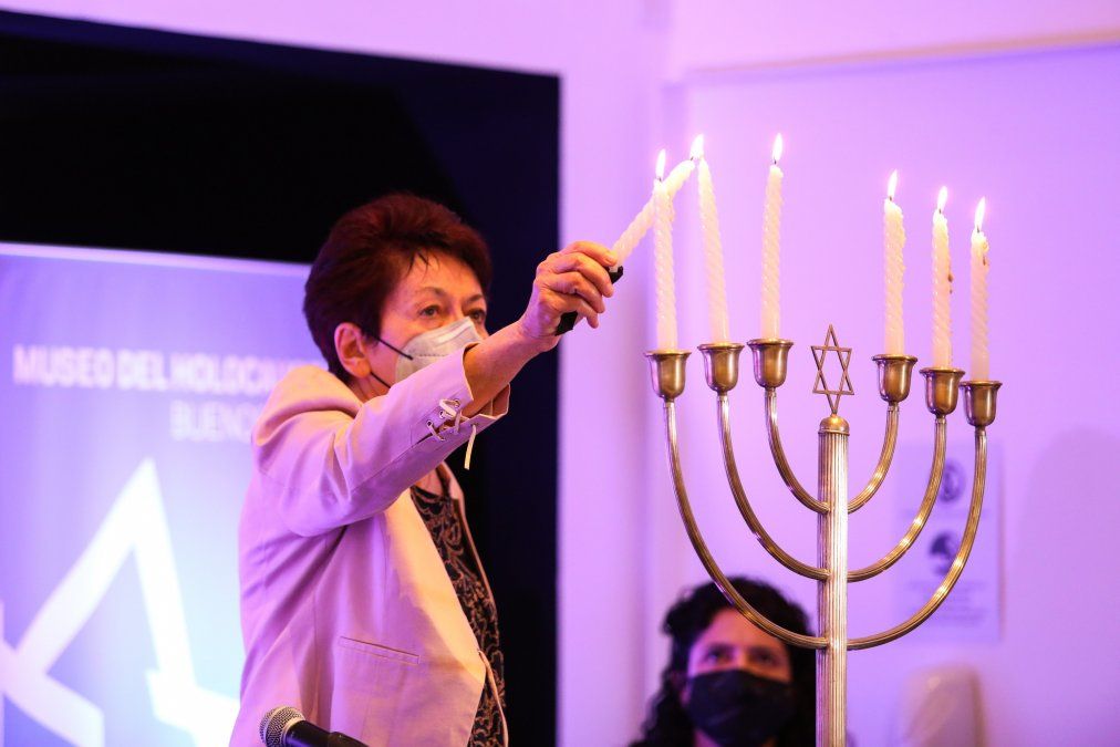 {altText(<p>El día conmemorativo se expandió en las redes sociales con el hashtag #WeRemember.</p>,Alberto Fernández recordó el Holocausto: 