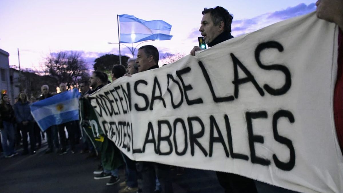 Trabajadores de Vicentin, durante una protesta para exigir que se defiendan las fuentes laborales.