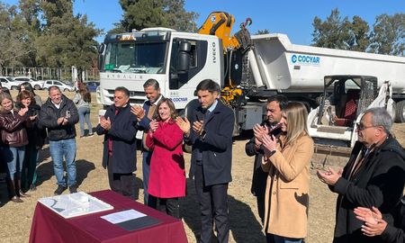 El gobernador Pullaro participó del inicio de las obras en el Parque Garay.