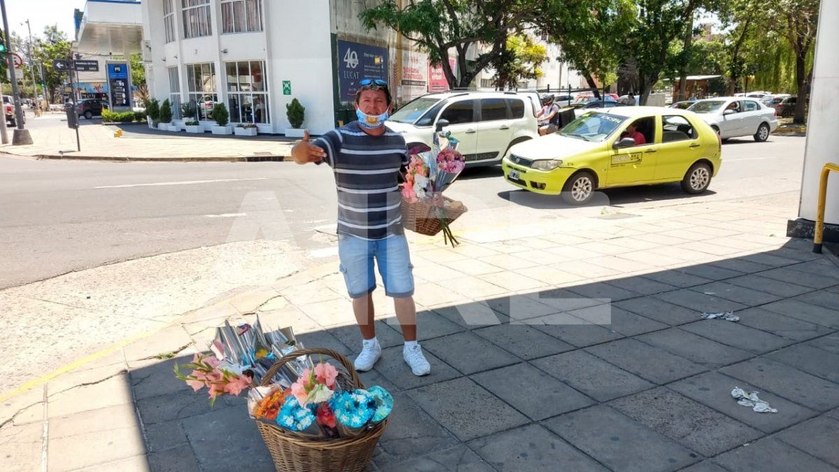 Carlitos Rodríguez en la esquina de 25 de mayo y bulevar