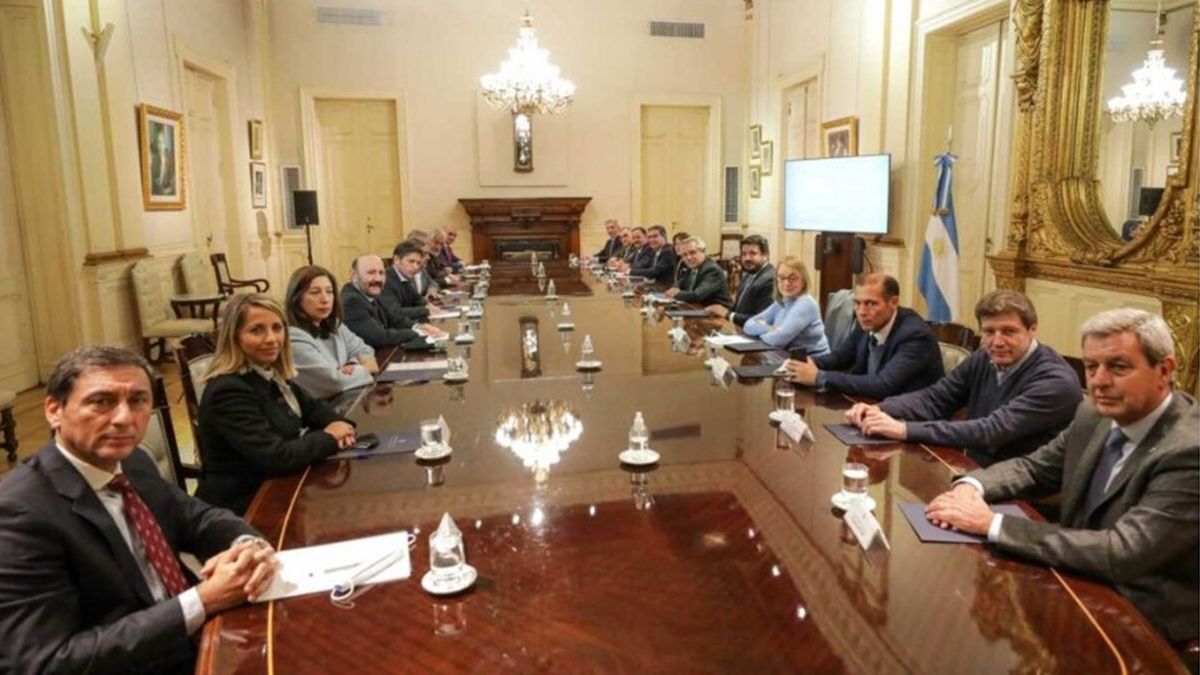 El presidente Alberto Fernández presentó este jueves ante gobernadores y vicegobernadores de 17 provincias un proyecto de ley que apunta a elevar de cinco a 25 el número de miembros de la Corte Suprema de Justicia de la Nación.