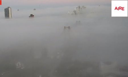 La niebla ocultó al Puente Colgante esta mañana en Santa Fe. La niebla ocultó al Puente Colgante esta mañana en Santa Fe.