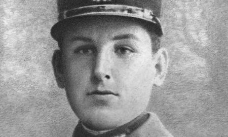 Entre 1915 y 1918 Juan Domingo Perón formó parte del Regimiento 12 de Infantería con asiento en Santa Fe. Entre 1915 y 1918 Juan Domingo Perón formó parte del Regimiento 12 de Infantería con asiento en Santa Fe.