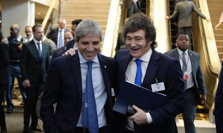 El presidente Javier Milei celebró este martes el dato sobre la inflación mayorista, que se desaceleró por segundo mes consecutivo, y elogió a su ministro de Economía, Luis Caputo. El presidente Javier Milei celebró este martes el dato sobre la inflación mayorista, que se desaceleró por segundo mes consecutivo, y elogió a su ministro de Economía, Luis Caputo.