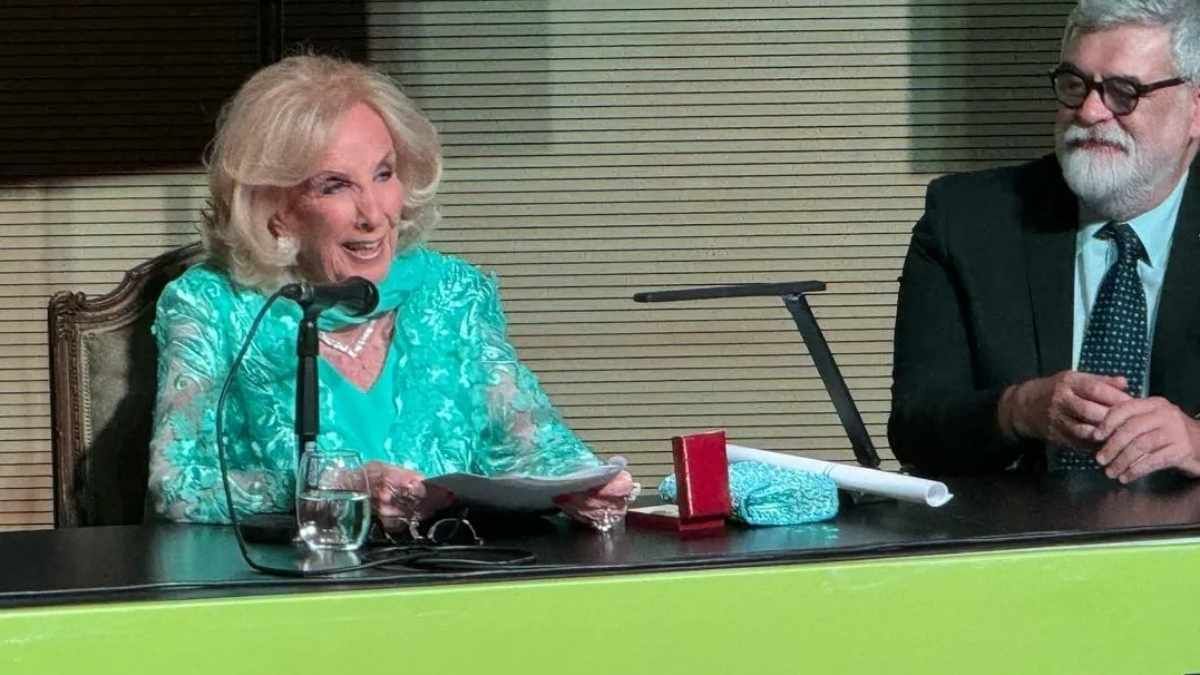 En medio del conflicto universitario, Mirtha Legrand recibió un doctorado honoris causa de la UBA
