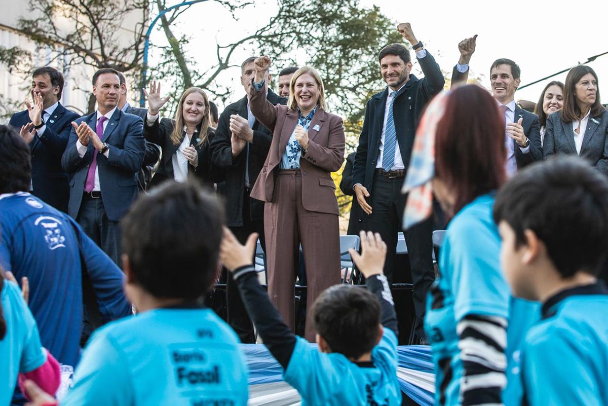 El gobernador Maximiliano Pullaro reivindicó el aporte histórico del federalismo santafesino, convocó a sostener la igualdad como desafío de la generación actual y destacó el esfuerzo cotidiano de quienes hacen crecer a la Argentina.