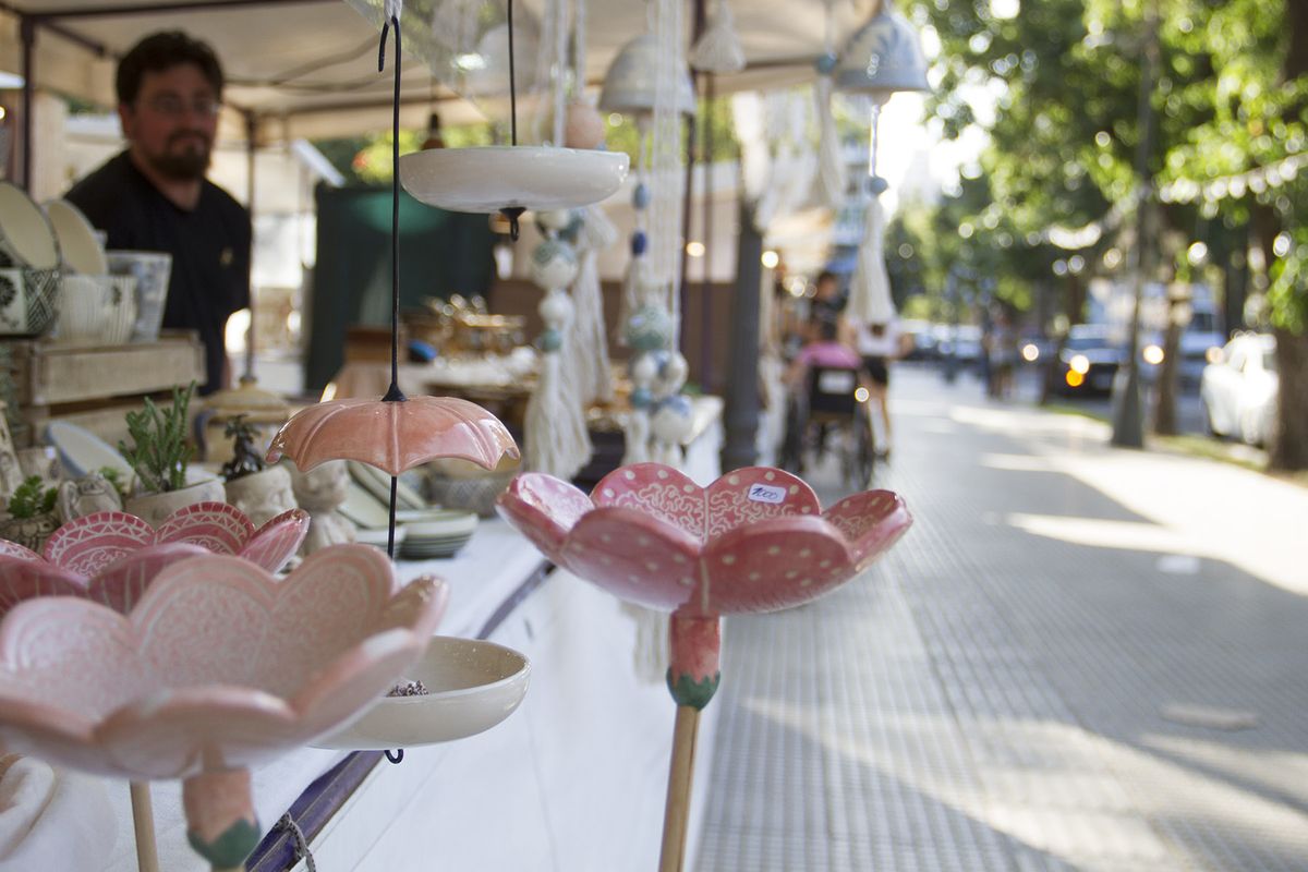 Las ferias de la econom&iacute;a social ocupar&aacute;n plazas y parques de toda la capital, ofreciendo una oportunidad directa de compra a los artesanos locales.