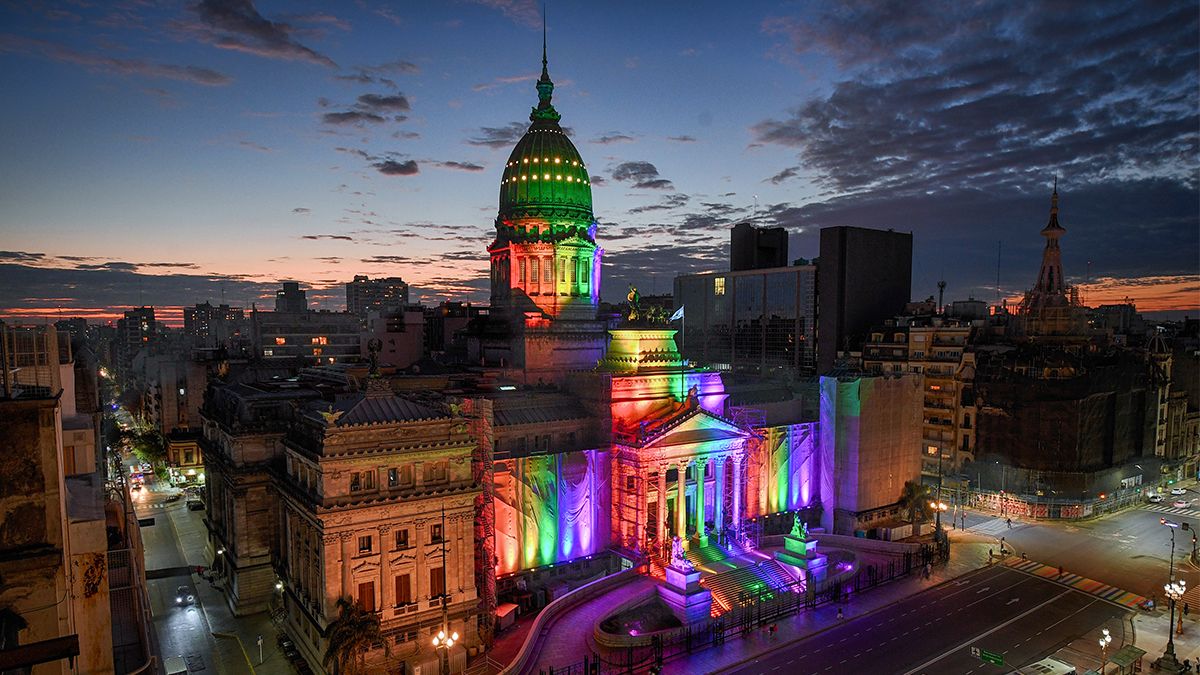 El Congreso de la Naci&oacute;n se ti&ntilde;&oacute; con los colores del colectivo LGBT este mi&eacute;rcoles