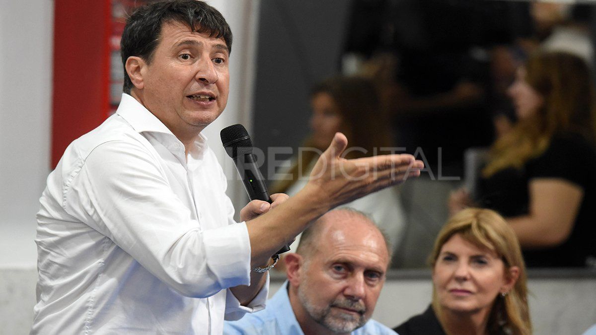 El ministro nacional junto al gobernador Omar Perotti y su vice