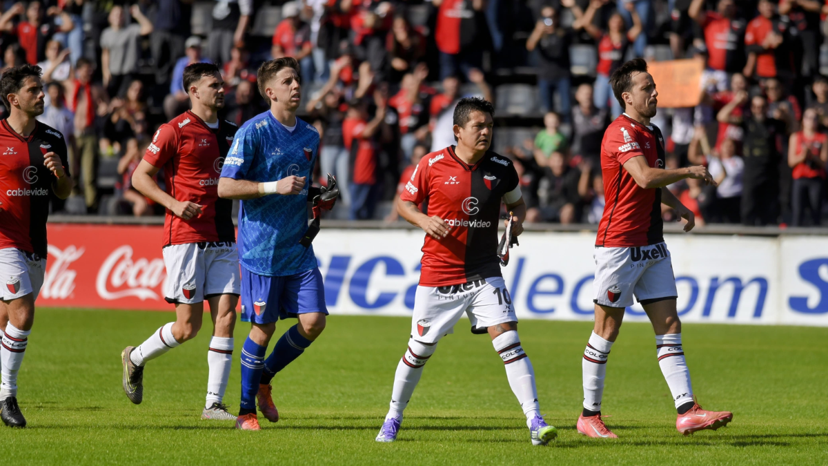 Colón vs. Almirante Brown por la Primera Nacional
