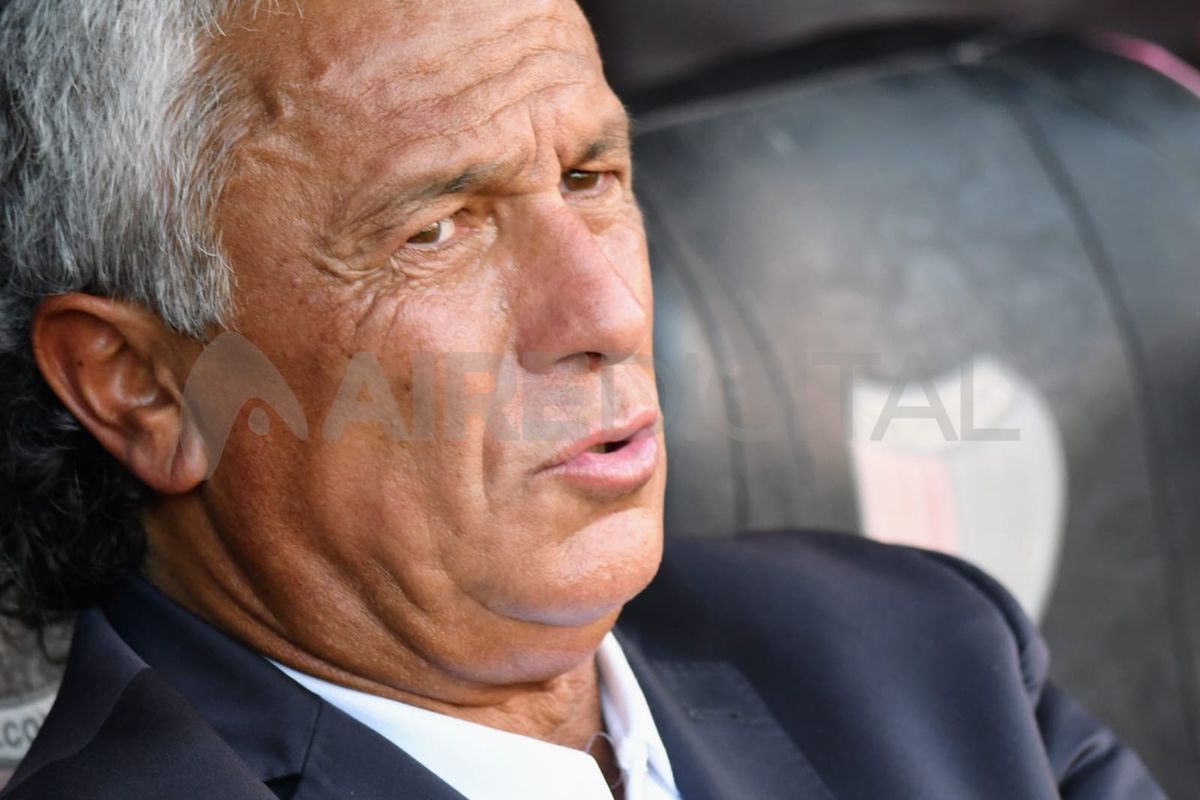 Pipo Gorosito habló luego de la derrota de Colón ante River y fue consultado sobre el mercado de pases que está haciendo el Sabalero.