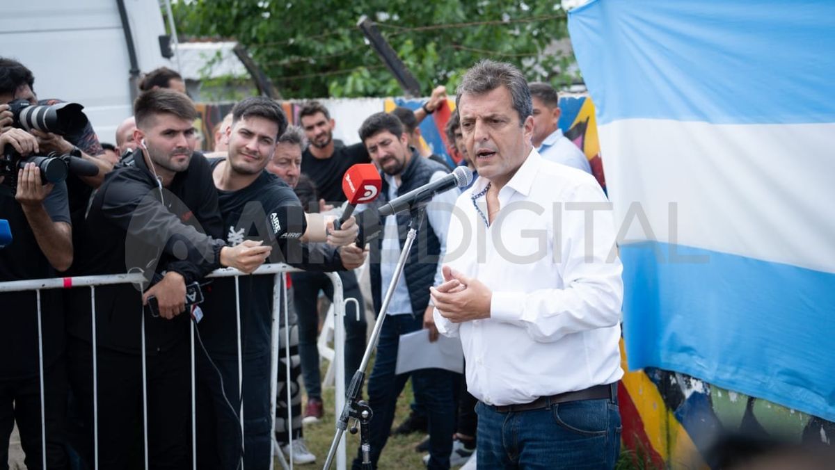 Tras emitir su voto, Sergio Massa habló en conferencia de prensa desde la escuela del Tigre Tras emitir su voto, Sergio Massa habló en conferencia de prensa desde la escuela del Tigre