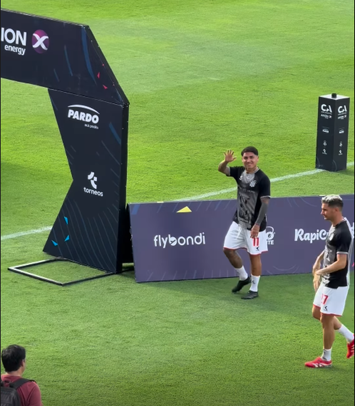 Las fotos de la joya Facundo Farías en la cancha de Unión tras su regreso a Santa Fe. Las fotos de la joya Facundo Farías en la cancha de Unión tras su regreso a Santa Fe.
