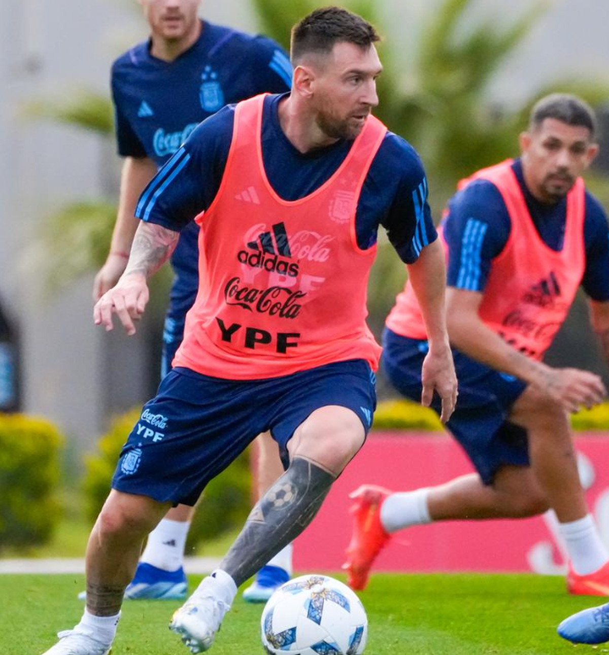 Lionel Messi entrenó con normalidad en el predio de Ezeiza. Lionel Messi entrenó con normalidad en el predio de Ezeiza.