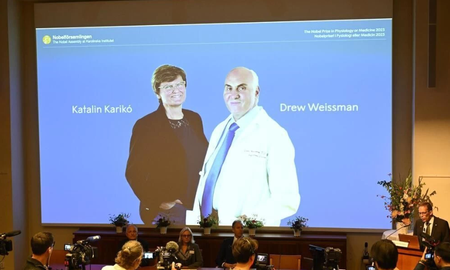 El Instituto Karolinska de Estocolmo le otorgó el galardón a la húngara Katalin Karikó y el estadounidense Drew Weissman. El Instituto Karolinska de Estocolmo le otorgó el galardón a la húngara Katalin Karikó y el estadounidense Drew Weissman.