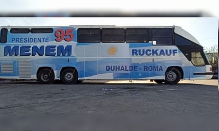 se vendio el menemovil: la cifra millonaria que se pago por el colectivo con el que carlos menem hizo campana para la reeleccion se vendio el menemovil: la cifra millonaria que se pago por el colectivo con el que carlos menem hizo campana para la reeleccion