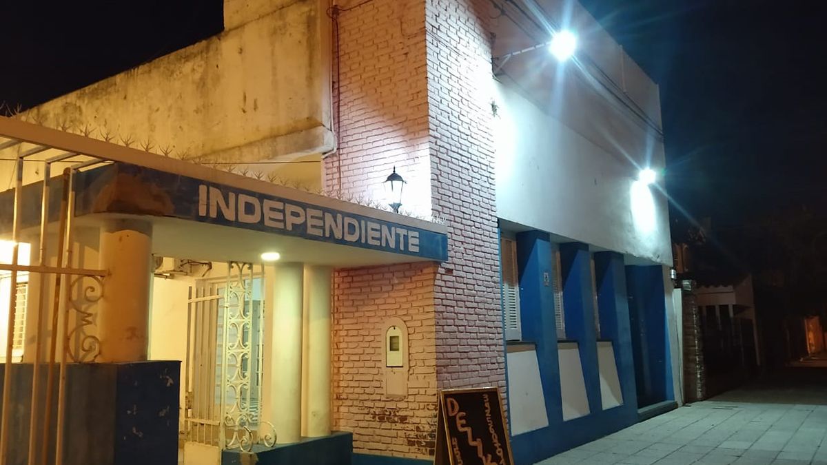 El club Independiente está ubicado en Dr. Zavalla al 2860