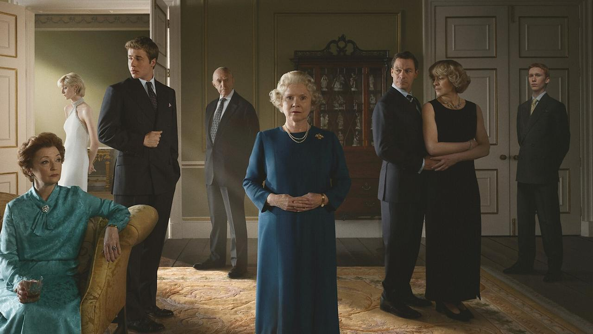 "The Crown" cuenta la historia de la Familia Real Británica, abarcando desde la muerte del Rey Jorge VI, la ascensión al trono de Isabel II, hasta el fallecimiento de Diana Spencer. "The Crown" cuenta la historia de la Familia Real Británica, abarcando desde la muerte del Rey Jorge VI, la ascensión al trono de Isabel II, hasta el fallecimiento de Diana Spencer.