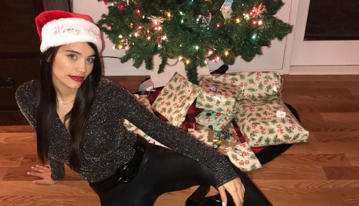 ¡Escándalo total! Un topless arruinó la foto navideña de Eva De Dominici y el hermano de Penélope Cruz