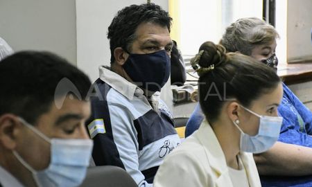 Este martes comenzaron en los tribunales de Rosario las audiencias de apelación por las condenas a Gabriel Strumia y Roxana Michl a 17 y 7 años de prisión, respectivamente por haber sido encontrados culpables del secuestro y asesinato de Paula Perassi, en 2011. Este martes comenzaron en los tribunales de Rosario las audiencias de apelación por las condenas a Gabriel Strumia y Roxana Michl a 17 y 7 años de prisión, respectivamente por haber sido encontrados culpables del secuestro y asesinato de Paula Perassi, en 2011.