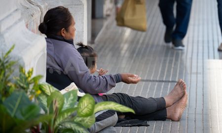 La pobreza aumentó del 44,7% al 55,5% en el primer trimestre de 2024, mientras que la indigencia subió del 9,6% al 17,5%. La pobreza aumentó del 44,7% al 55,5% en el primer trimestre de 2024, mientras que la indigencia subió del 9,6% al 17,5%.