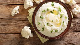 altText(Puré de coliflor: la receta fácil, cremosa y saludable que reemplaza a la papa)}