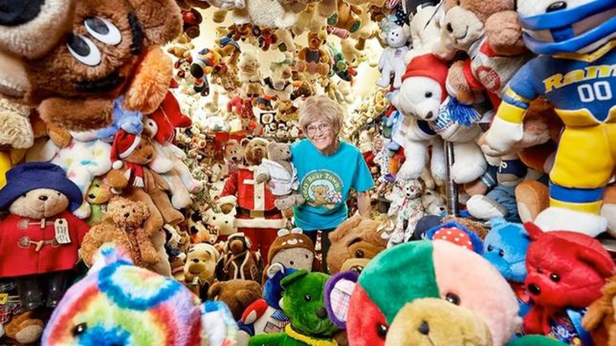 Jackie Miley ha logrado tener el récord para la colección de osos de peluche más grande con un total de 8026.