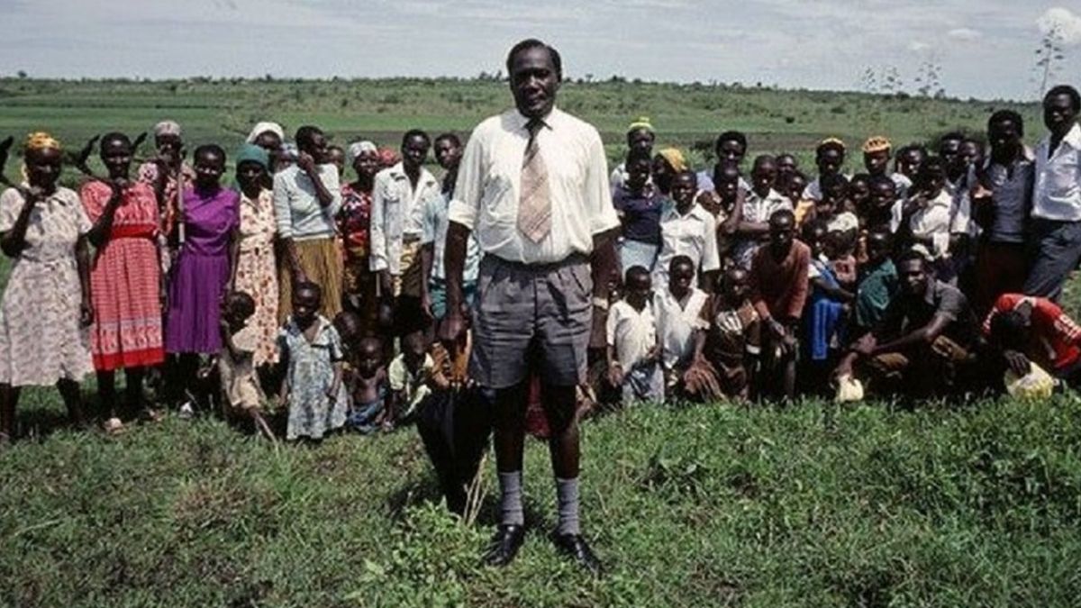 El señor dijo haber empezado con la poligamia a los 28 años y de ahí en adelante no dejó de tener hijos. Está pensando en casarse con su esposa 17 y tener más hijos.