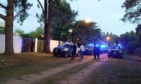 La Policía llegó el sábado a una casa de Arroyo Leyes y desactivó un encuentro masivo. La Policía llegó el sábado a una casa de Arroyo Leyes y desactivó un encuentro masivo.