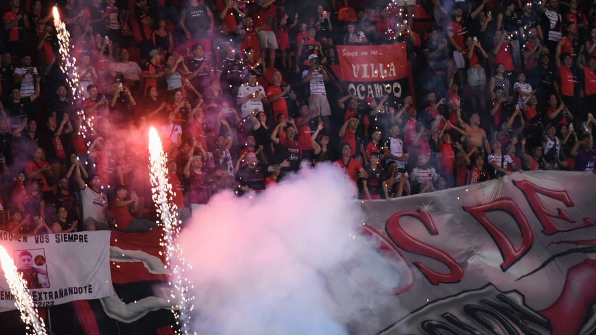 Los hinchas de Colón no podrán colocar banderas en la popular norte baja