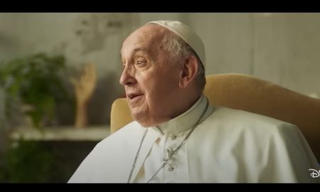 El Papa Francisco participó de un encuentro con jóvenes en donde respondió muchas preguntas. Fue para un documental de Disney+. El Papa Francisco participó de un encuentro con jóvenes en donde respondió muchas preguntas. Fue para un documental de Disney+.