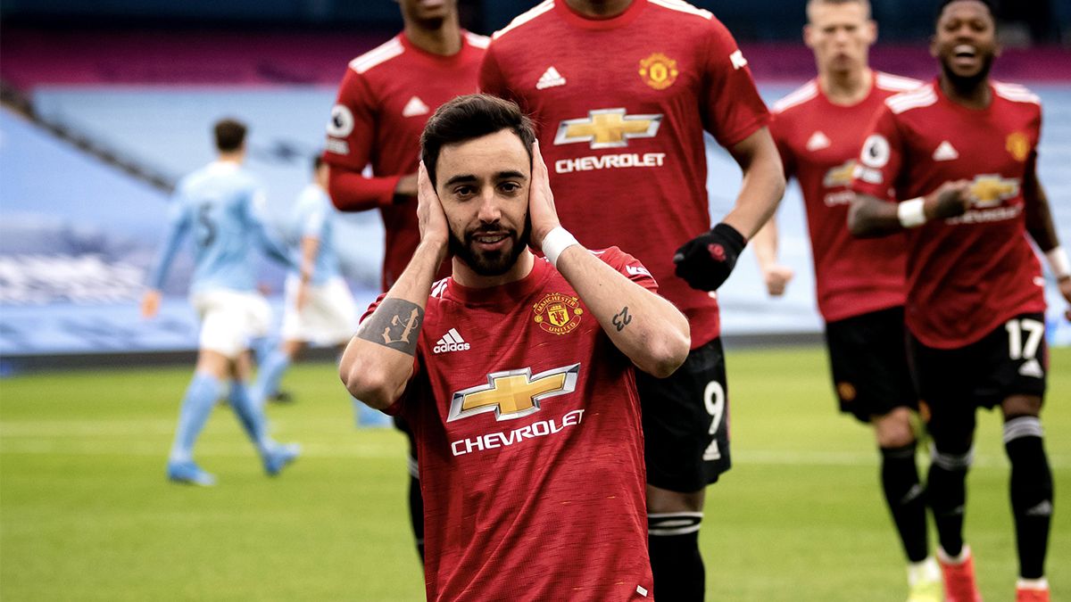 El Manchester United se quedó con el clásico tras vencer 2-0 al Manchester City con goles&nbsp; de Bruno Fernandes (el de la foto) y Luke Shaw.Los Diablos Rojos quedaron a once puntos de los Ciudadanos en la Premier League.