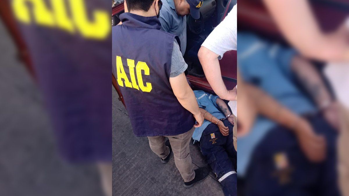 Fue aprehendido al bajar de su automóvil.