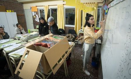 De acuerdo al escrutinio provisorio, los frentes que competirán por la banca en el Senado por el departamento La Capital son cuatro. De acuerdo al escrutinio provisorio, los frentes que competirán por la banca en el Senado por el departamento La Capital son cuatro.