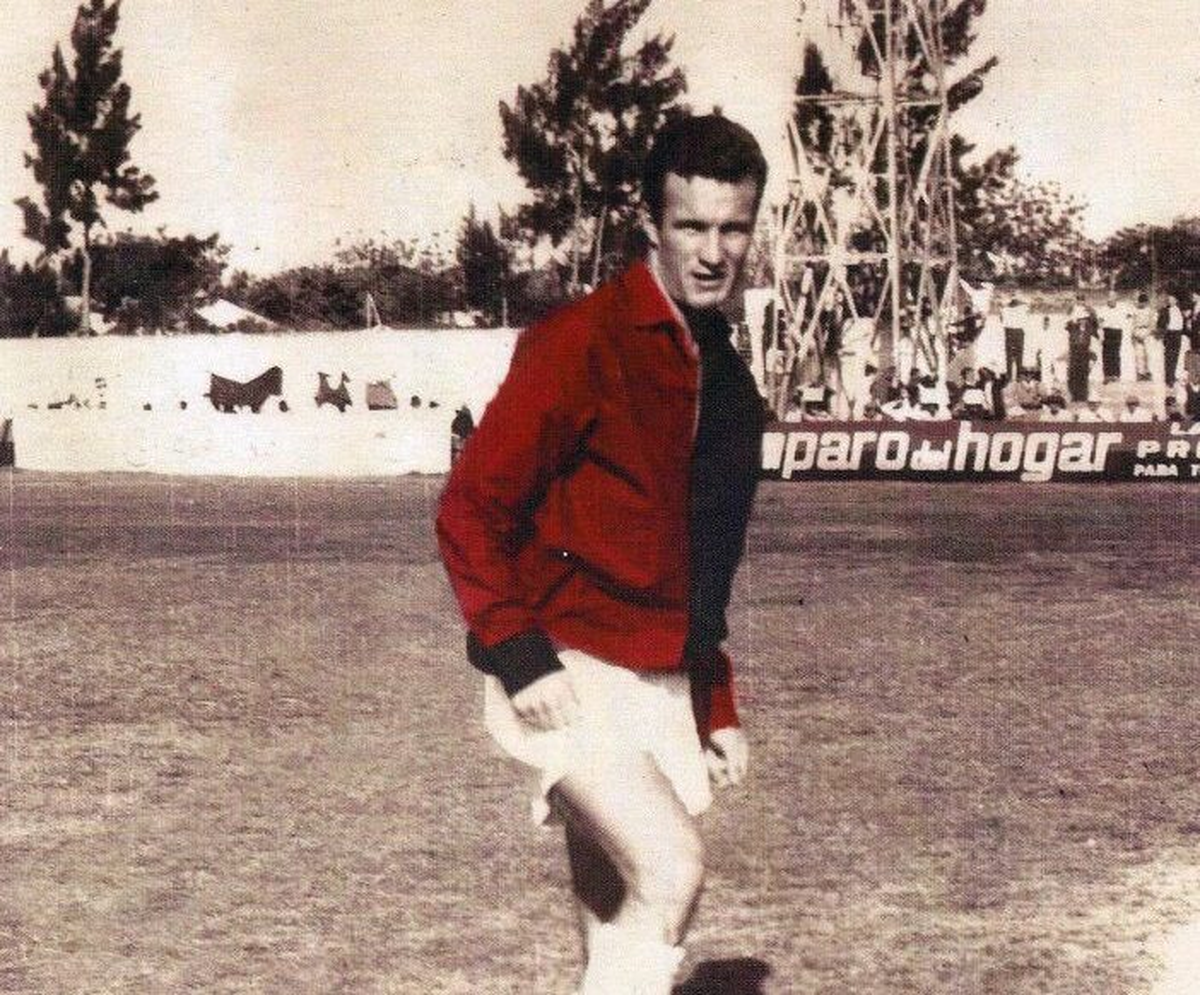 Falleció Alberto Ríos, histórico exjugador de Colón, Vélez y Patronato, entre otros. Falleció Alberto Ríos, histórico exjugador de Colón, Vélez y Patronato, entre otros.