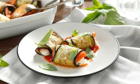 Aprendé a cocinar rollitos de berenjena, una receta saludable y con pocos ingredientes. Aprendé a cocinar rollitos de berenjena, una receta saludable y con pocos ingredientes.