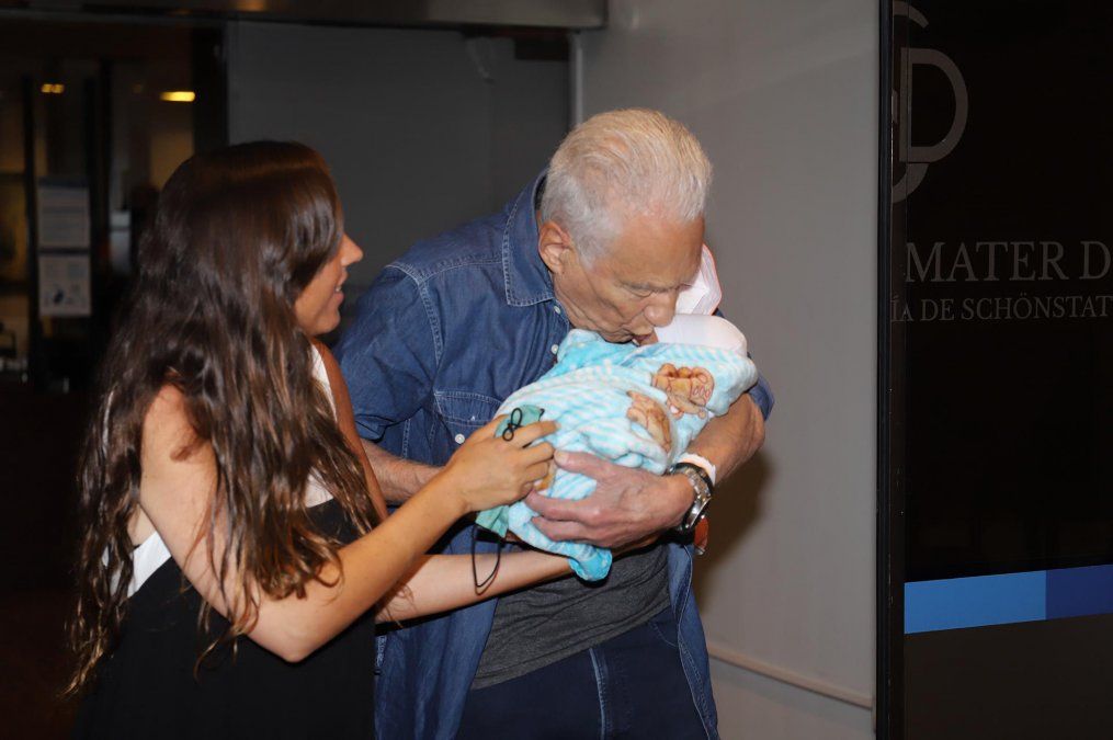 Alberto Cormillot compartió con sus 294 mil seguidores el presente futbolero que recibió su hijo Emilio.&nbsp; &nbsp;