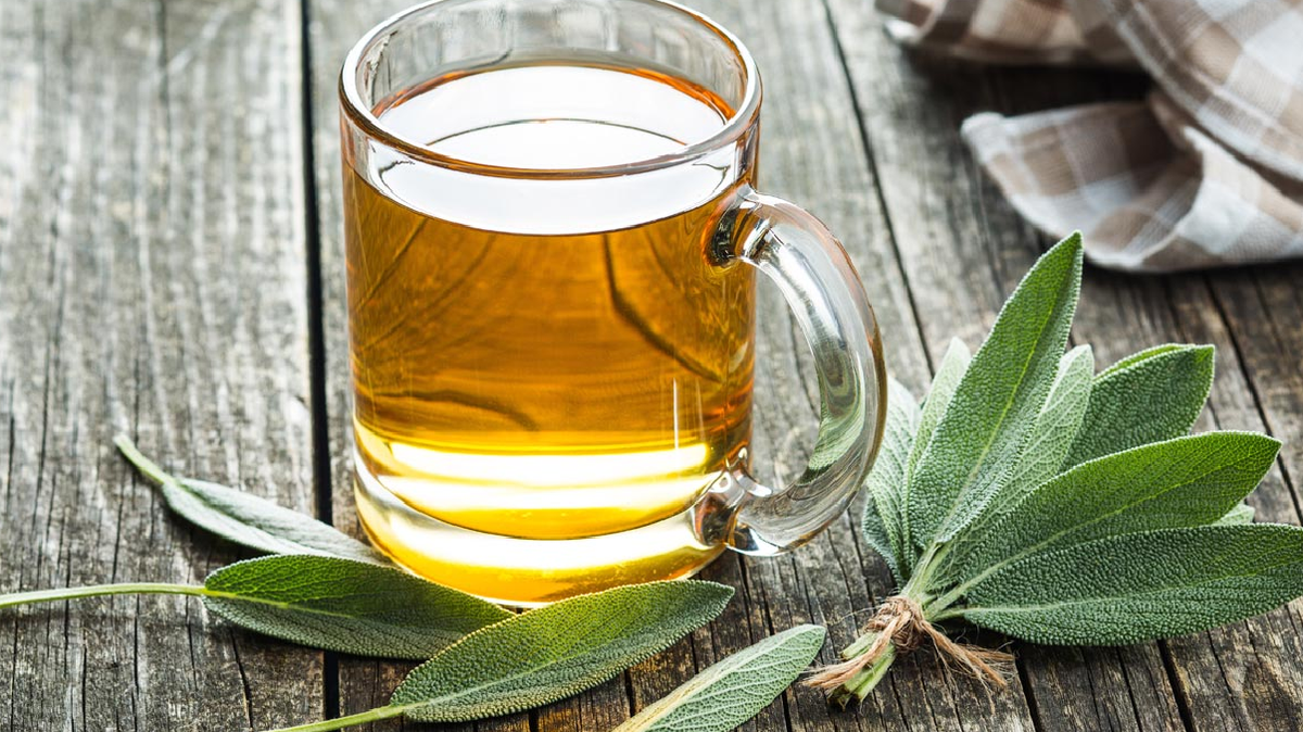 La infusión de salvia trata diferentes problemas digestivos como son diarrea, hinchazón y ardor de estómago.