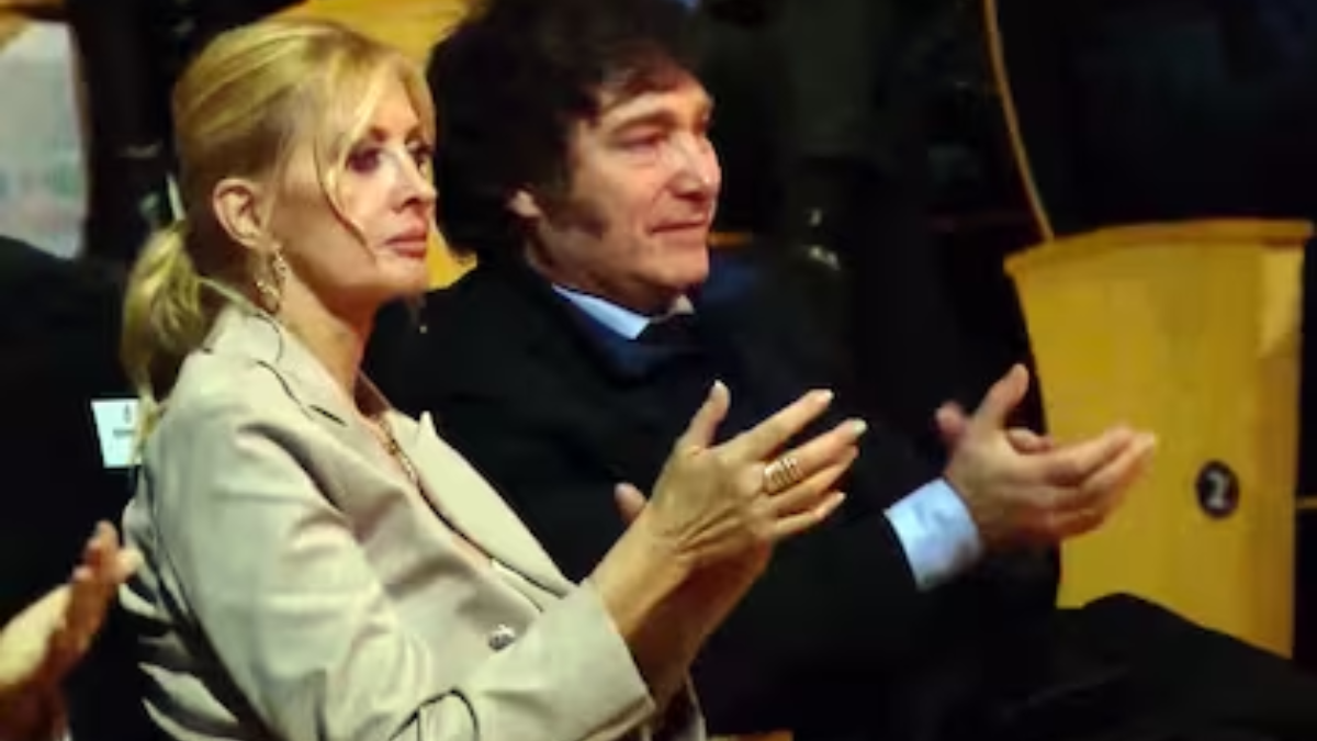 Javier Milei y Yuyito González confirmaron su relación a mediados de agosto de este año. Javier Milei y Yuyito González confirmaron su relación a mediados de agosto de este año.