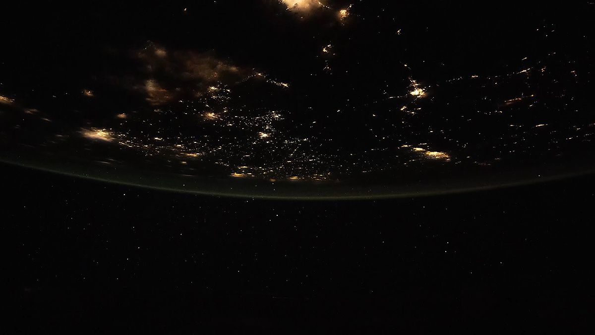 La NASA publicó un recorrido impactante por la órbita de la Tierra en 4K
