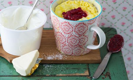 Mug cake en microondas, por Paulina Cocina. Mug cake en microondas, por Paulina Cocina.