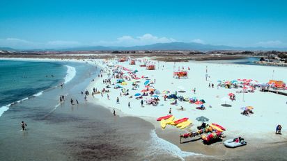 Escapada a un pequeño pueblo de Chile con playas infinitas y gastronomía de mar
