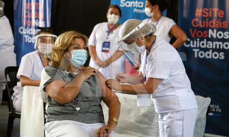 La minsitra de Salud de la provincia de Santa Fe se vacunó contra el coronavirus. La minsitra de Salud de la provincia de Santa Fe se vacunó contra el coronavirus.
