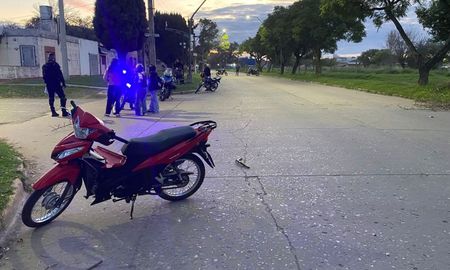 Dos motos chocaron en Millán Medina al 4800, en barrio Las Flores I Dos motos chocaron en Millán Medina al 4800, en barrio Las Flores I