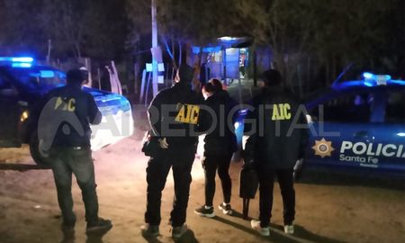 Peritos de AIC en el lugar donde ocurrió el confuso suceso. Peritos de AIC en el lugar donde ocurrió el confuso suceso.
