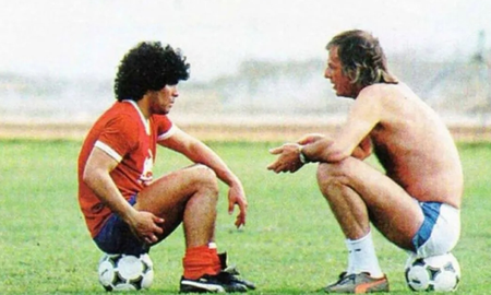 Desde la cuenta de Diego Maradona despidieron César Menotti: la historia detrás de la foto. Desde la cuenta de Diego Maradona despidieron César Menotti: la historia detrás de la foto.